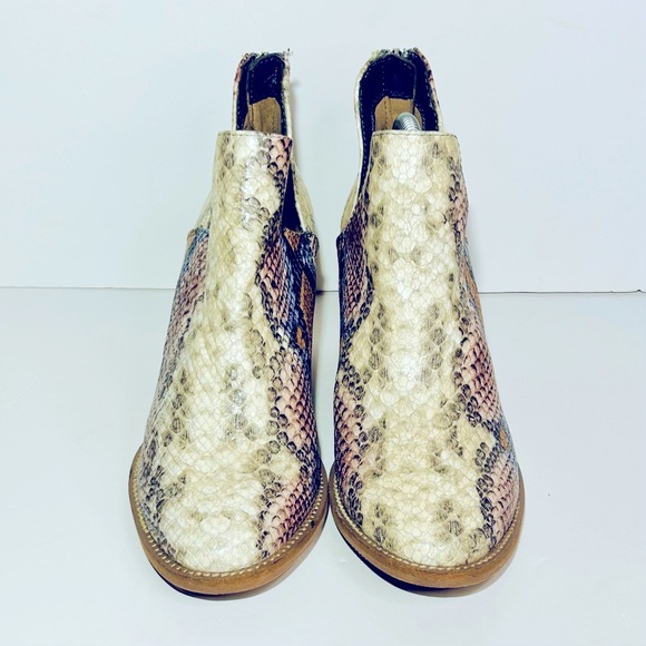 Blondo‎ Women's Neda Snakeskin Embossed Waterproof Heeled Booties Boots Size 7 - Picture 4 of 6